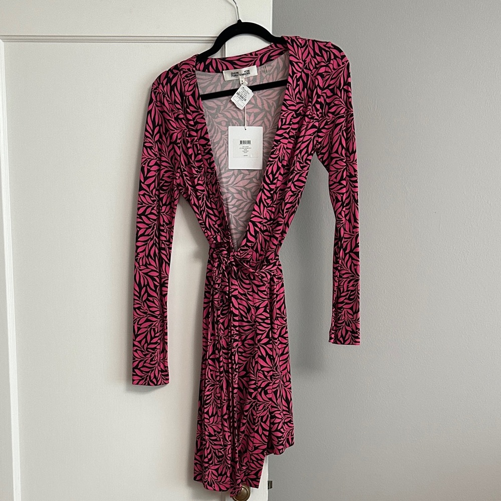 NWT- Diane Von Furstenberg Pink and Black Wrap Dress